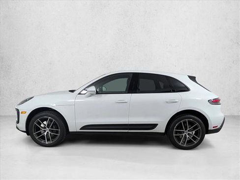 Certified 2025 Porsche Macan Turbo image 2