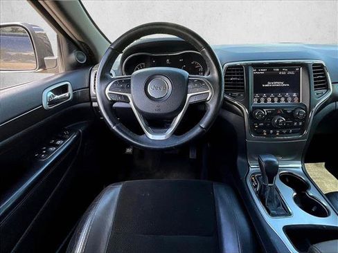 Used 2018 Jeep Grand Cherokee Altitude RWD image 7