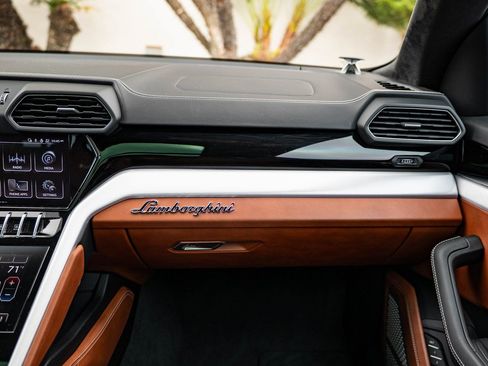 Used 2024 Lamborghini Urus S image 18