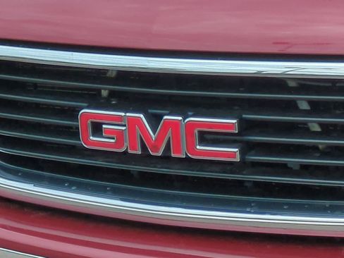 Used 2005 GMC Yukon XL SLT w/ SLT Preferred Equipment Group AWD/4WD image 12