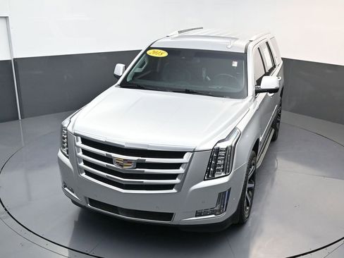 Used 2018 Cadillac Escalade Luxury image 25