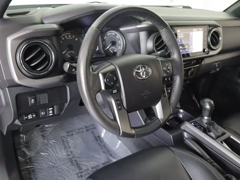 Used 2021 Toyota Tacoma TRD Sport w/ TRD Premium Sport Package AWD/4WD image 13
