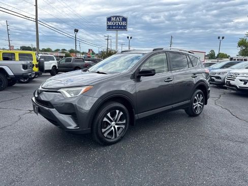 Used 2017 Toyota RAV4 LE AWD/4WD image 1
