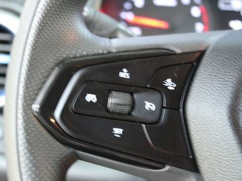 Used 2025 Chevrolet Trax LS w/ LS Convenience Package FWD image 16