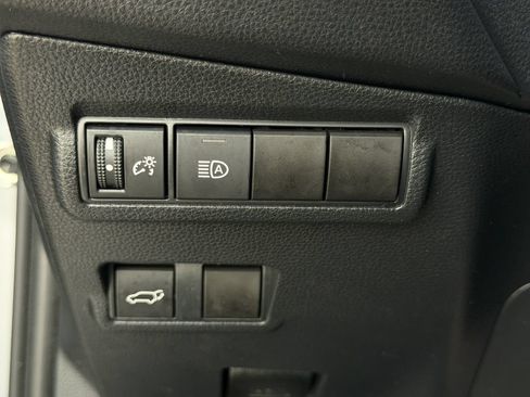 Used 2022 Toyota Corolla Cross XLE w/ Convenience Package FWD image 23