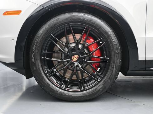 New 2026 Porsche Cayenne GTS AWD/4WD image 4