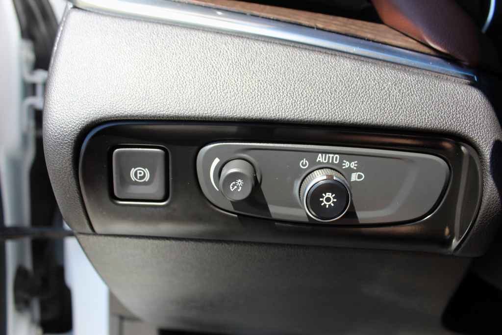 Used 2018 Buick Enclave Avenir w/ Avenir Technology Package FWD image 12