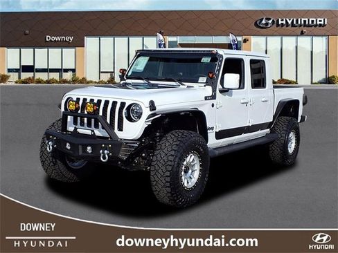 Used 2023 Jeep Gladiator Overland image 1