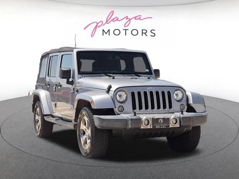 Used 2018 Jeep Wrangler Unlimited Sahara AWD/4WD image 3