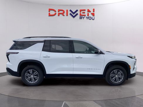 Used 2026 Chevrolet Traverse LT w/ Driver Confidence Package image 8