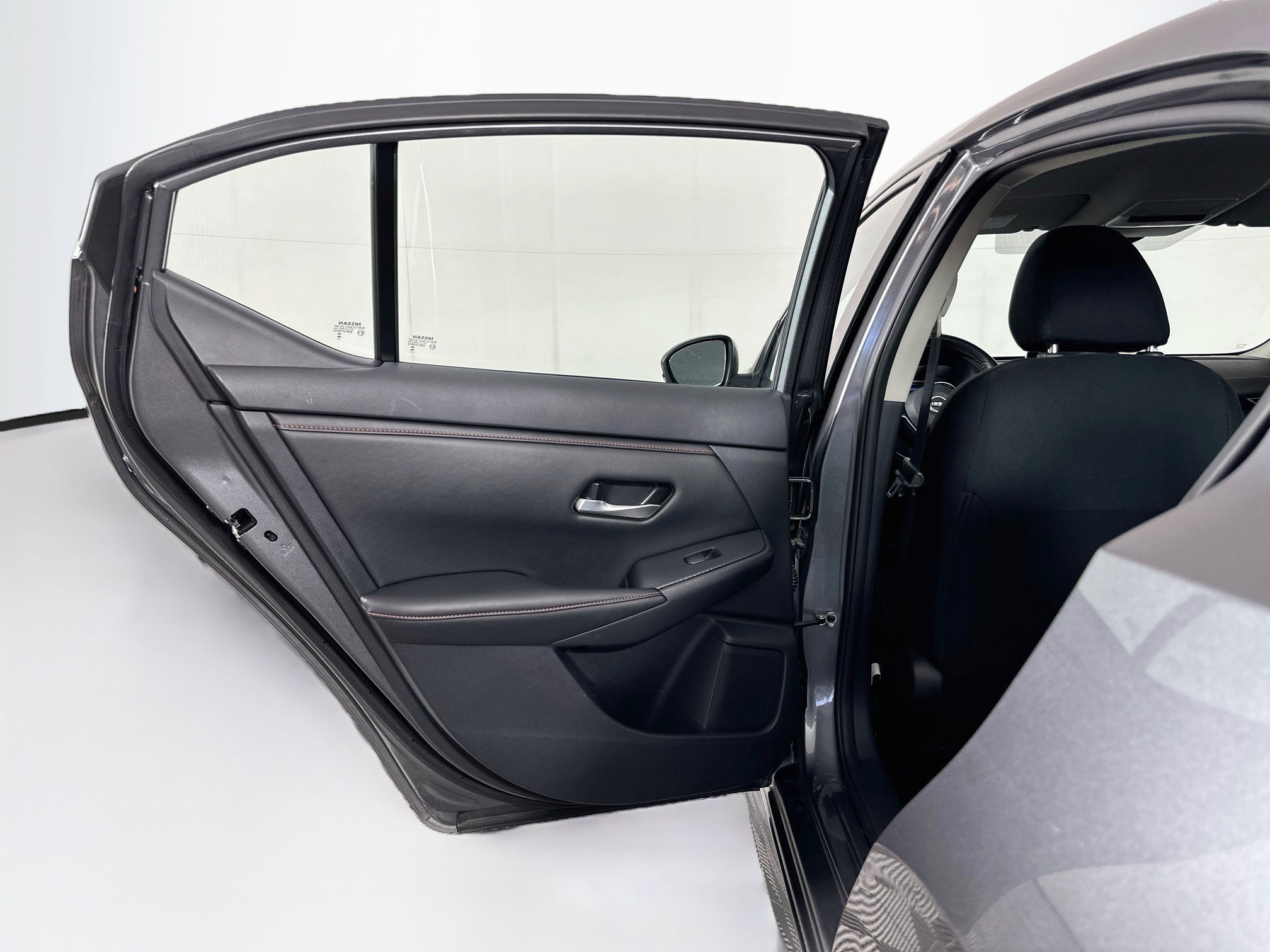 Used 2025 Nissan Sentra SR FWD image 25