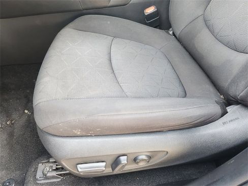 Used 2021 Toyota RAV4 XLE image 24