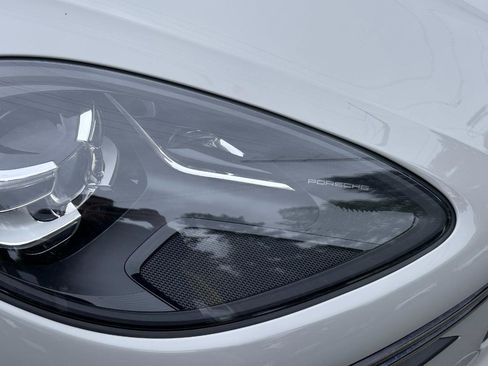 Used 2020 Porsche Macan Turbo image 19