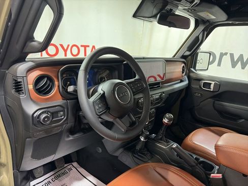 Used 2025 Jeep Wrangler Sport AWD/4WD image 18