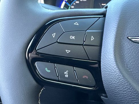 New 2023 Chrysler Pacifica Limited w/ Uconnect Theater Family Group image 22