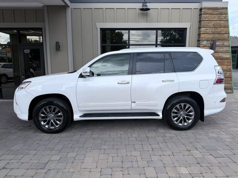 Used 2017 Lexus GX 460 Luxury AWD/4WD image 7