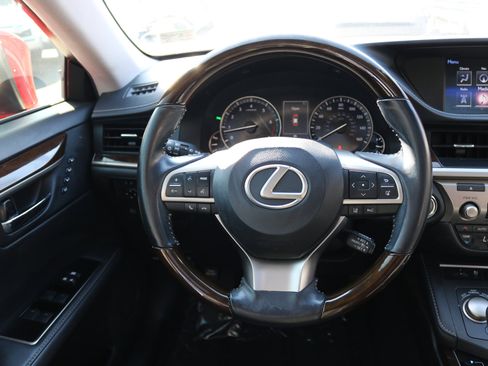Used 2016 Lexus ES 350 w/ Luxury Package w/Wood Trim image 33