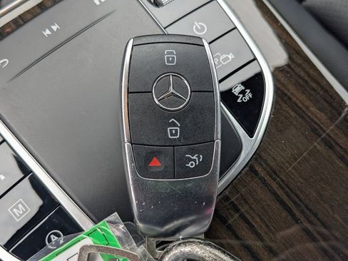Used 2022 Mercedes-Benz GLC 300 4MATIC w/ Driver Assistance Package image 15