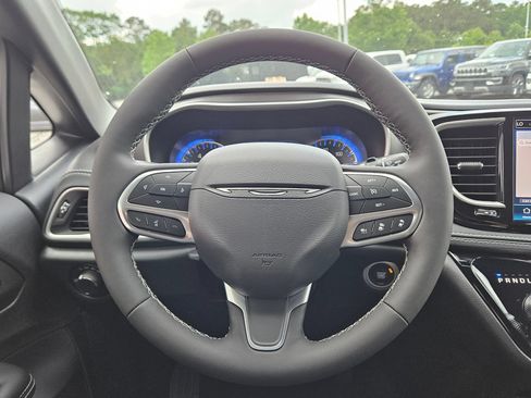 New 2027 Chrysler Pacifica Select FWD image 12