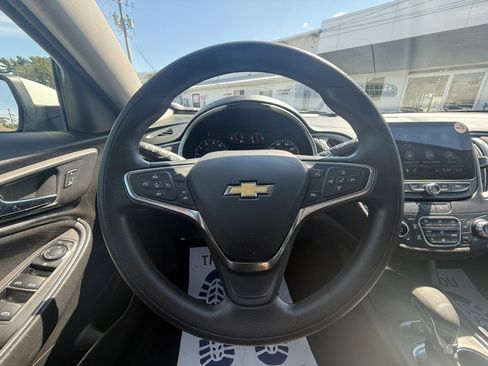 Used 2025 Chevrolet Malibu LT FWD image 19