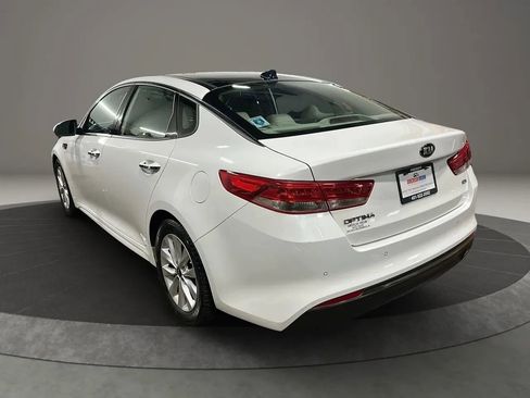 Used 2017 Kia Optima EX w/ Premium Package image 3