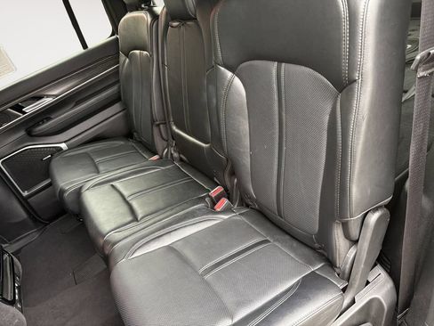 Used 2024 Jeep Wagoneer Series II w/ Flexible Seating Group AWD/4WD image 13