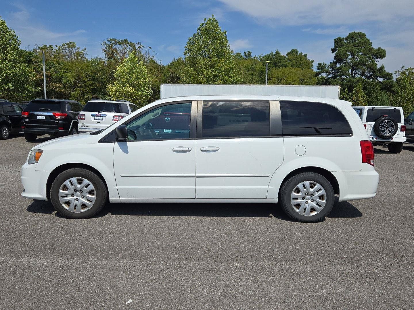Used 2016 Dodge Grand Caravan SE w/ Quick Order Package 29E SE FWD image 4