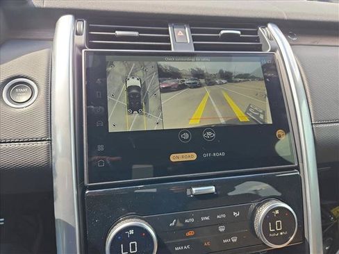 Certified 2025 Land Rover Discovery Dynamic SE AWD/4WD image 17