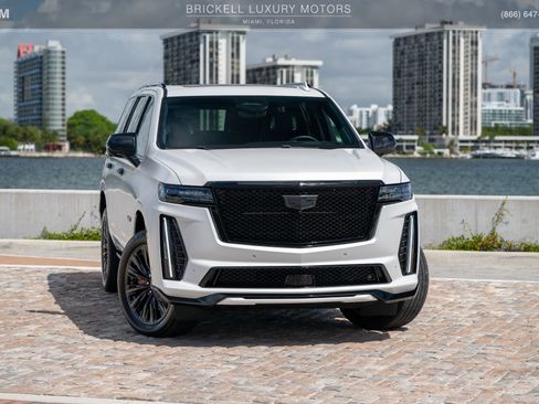 Used 2023 Cadillac Escalade V image 2