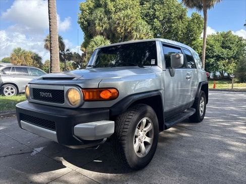 Used 2007 Toyota FJ Cruiser 4WD image 2
