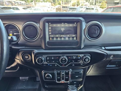 Used 2023 Jeep Wrangler Unlimited w/ Cold Weather Group AWD/4WD image 25