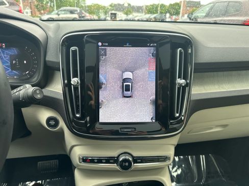 Used 2023 Volvo XC40 B5 Plus w/ Protection Package Premier AWD/4WD image 18