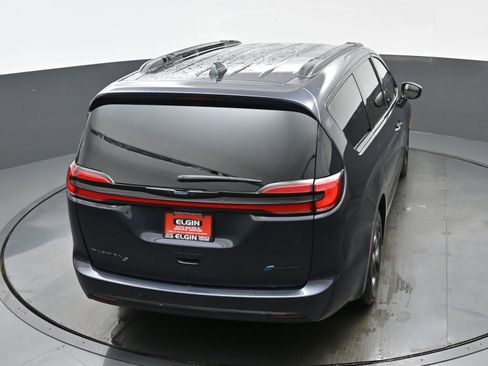 Used 2021 Chrysler Pacifica Touring w/ Uconnect Theater Family Group image 39