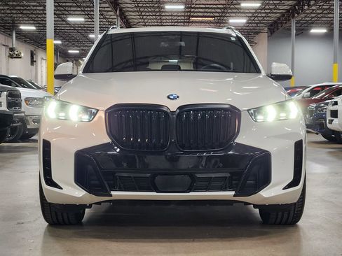Used 2024 BMW X5 xDrive40i w/ M Sport Package image 2
