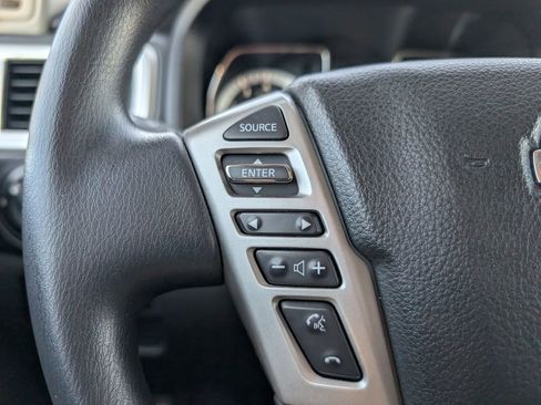 Used 2018 Nissan Titan SV image 14