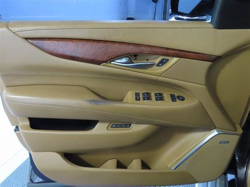 Used 2016 Cadillac Escalade Platinum AWD/4WD image 13