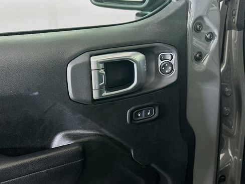 Used 2023 Jeep Wrangler Unlimited w/ 8.4" Radio Group image 15