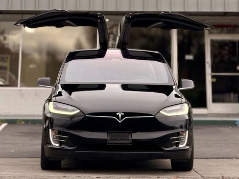 Used 2020 Tesla Model X Long Range image 3