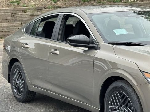 New 2026 Nissan Sentra SV w/ SV Convenience Package FWD image 4