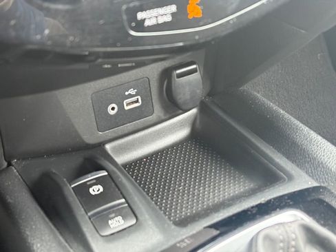 Used 2019 Nissan Rogue SV w/ Premium Package image 32