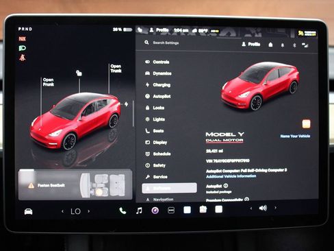 Used 2023 Tesla Model Y Performance image 44