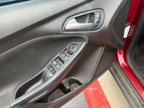 Used 2015 Ford Focus SE w/ SE Cold Weather Package FWD image 11