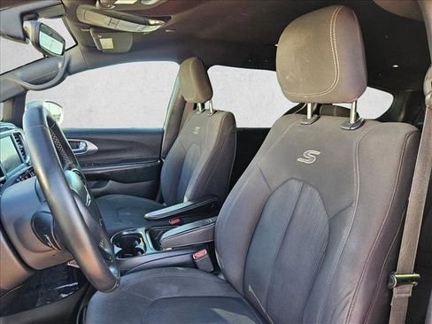 Used 2018 Chrysler Pacifica Touring Plus w/ S Appearance Package FWD image 20
