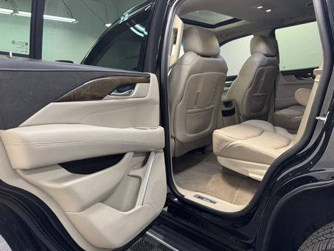 Used 2020 Cadillac Escalade Luxury image 27