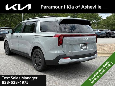 New 2026 Kia Carnival EX FWD image 4