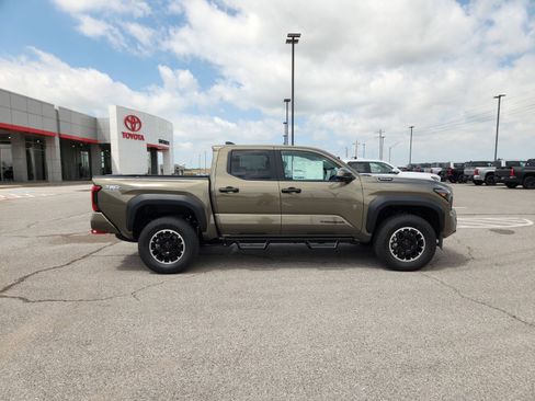 New 2026 Toyota Tacoma TRD Off-Road w/ TRD Off Road Premium Package AWD/4WD image 7