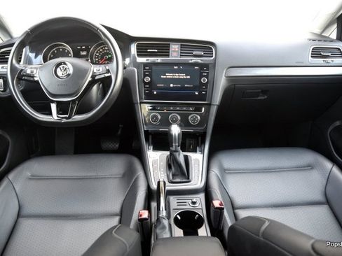 Used 2018 Volkswagen Golf SE image 14