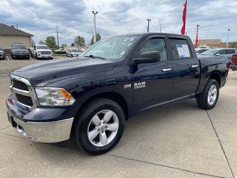Used 2018 RAM 1500 Classic SLT AWD/4WD image 2