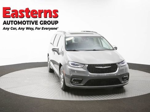 Used 2022 Chrysler Pacifica Limited FWD image 49