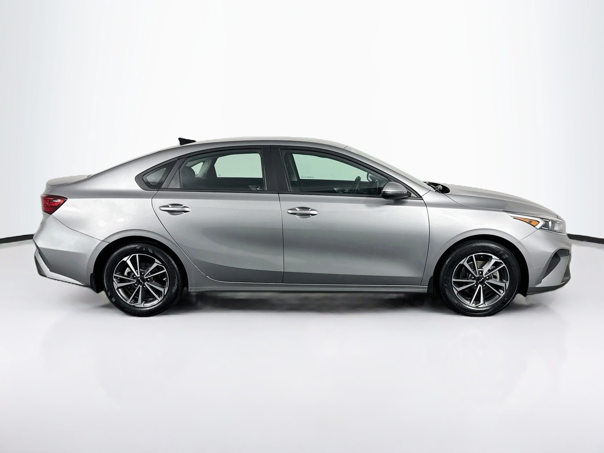 Used 2023 Kia Forte LXS w/ LXS Technology Package FWD image 16